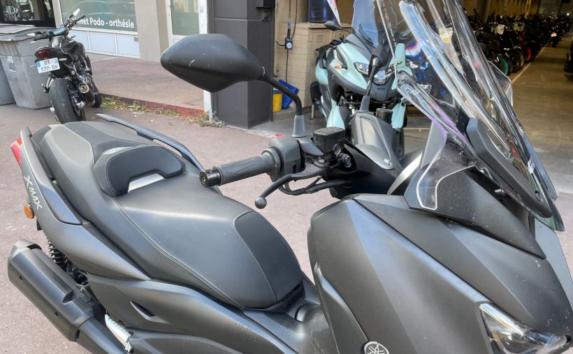 YAMAHA XMAX 300 1