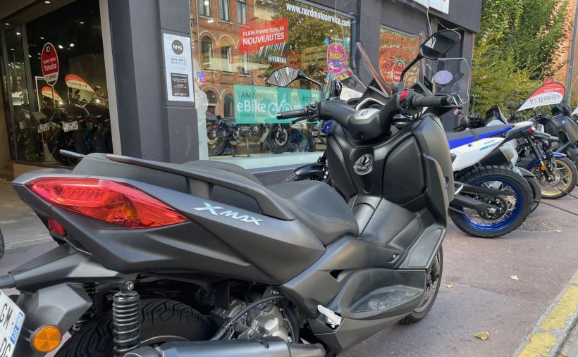 YAMAHA XMAX 300 2