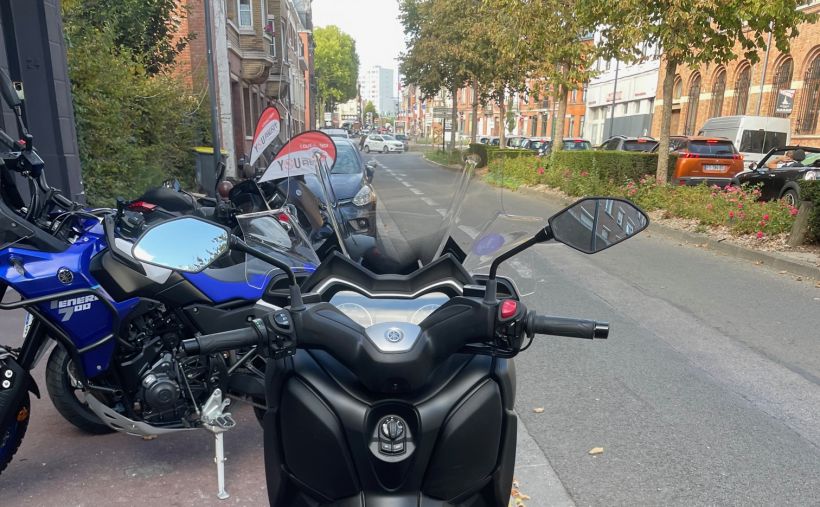 YAMAHA XMAX 300 3
