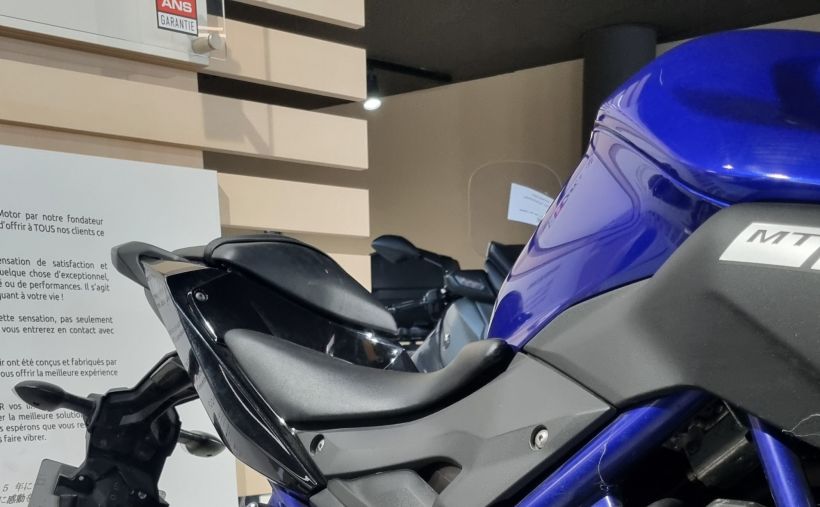 YAMAHA MT-03 2