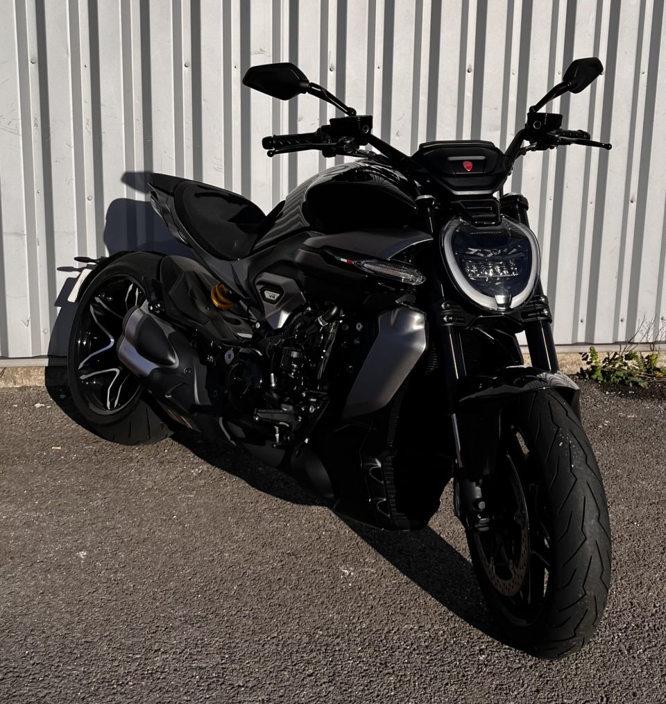 DUCATI X-DIAVEL V4 4