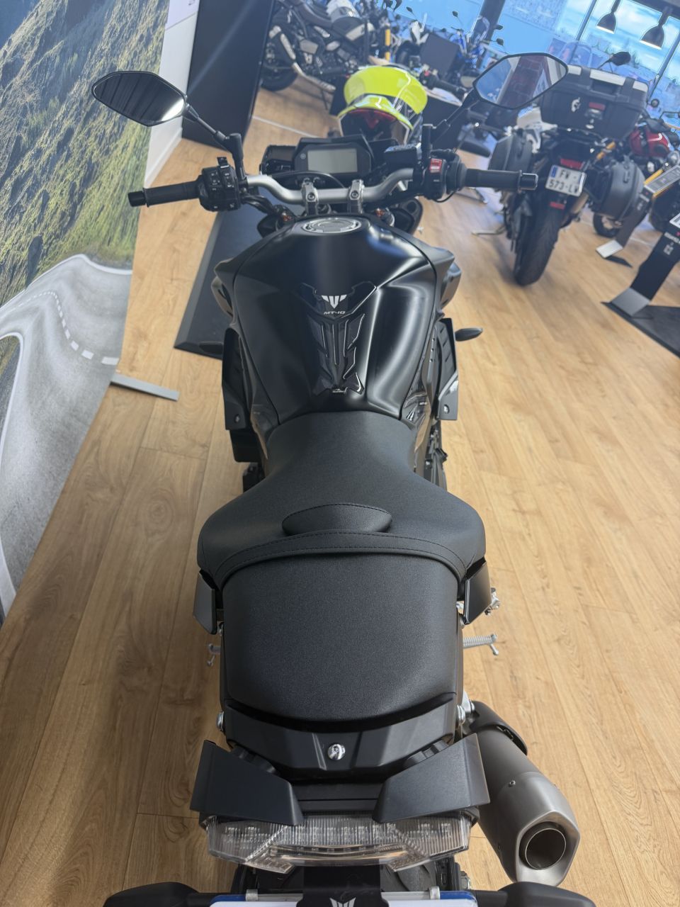 YAMAHA MT-10 6