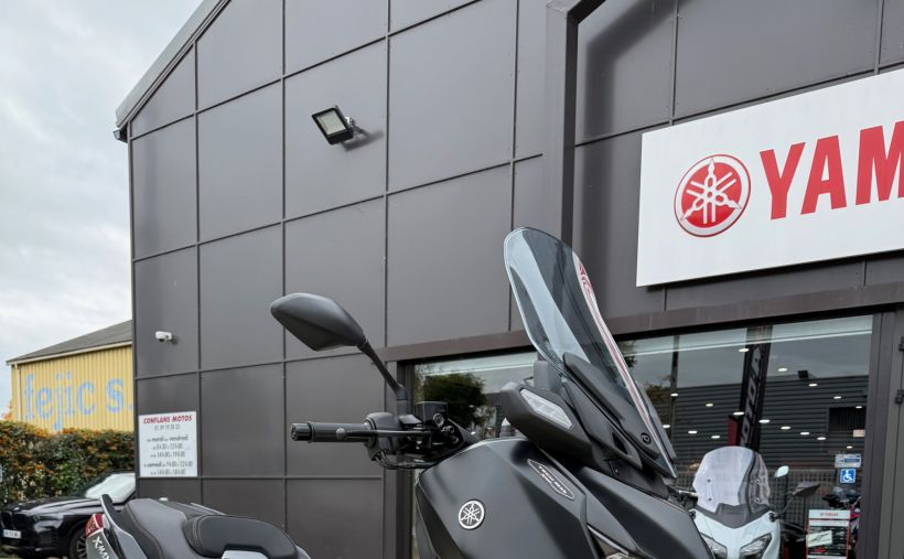YAMAHA XMAX 300 Tech Max 4