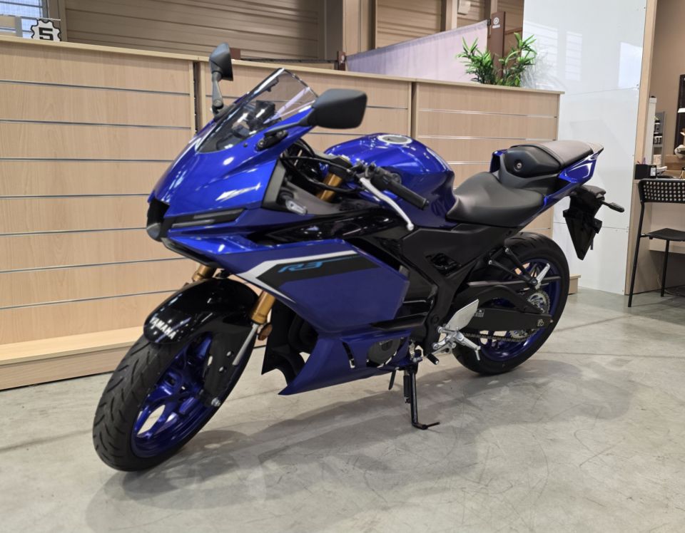 YAMAHA YZF-R3 4