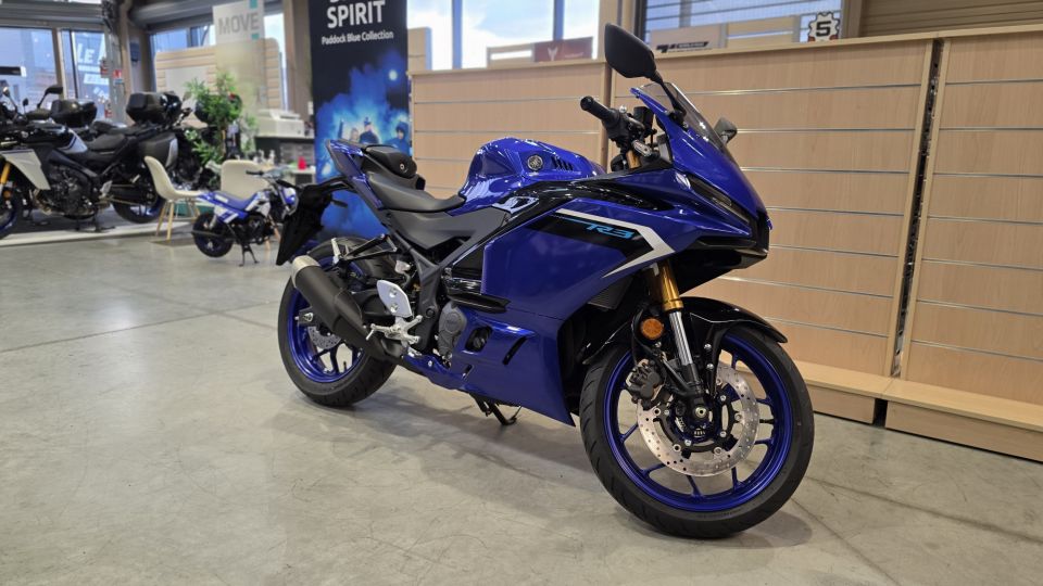 YAMAHA YZF-R3 1