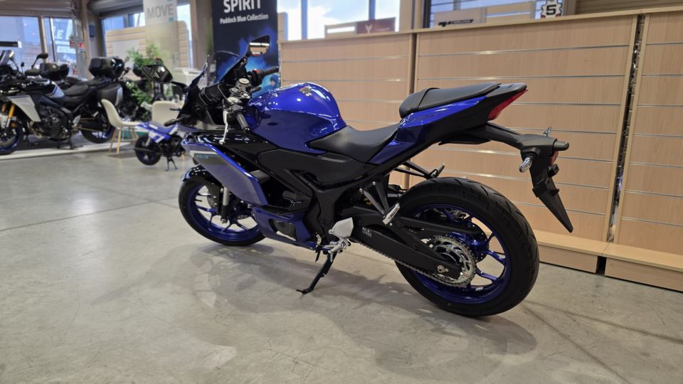 YAMAHA YZF-R3 2