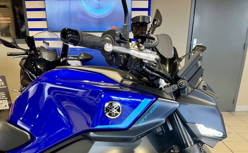 YAMAHA MT-09 Y-AMT 1