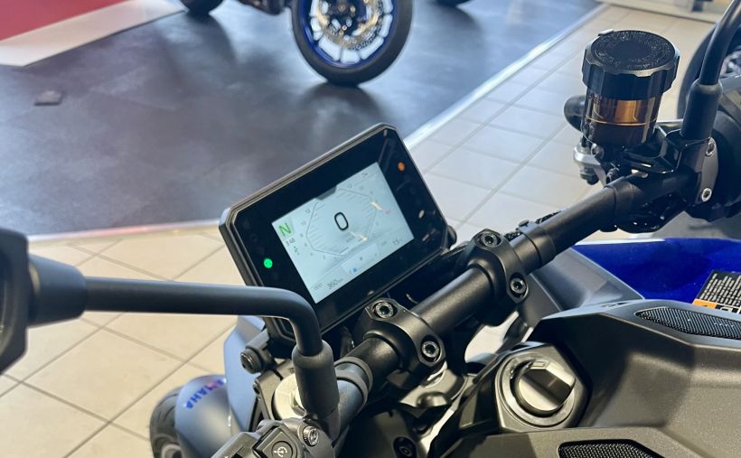 YAMAHA MT-09 Y-AMT 3
