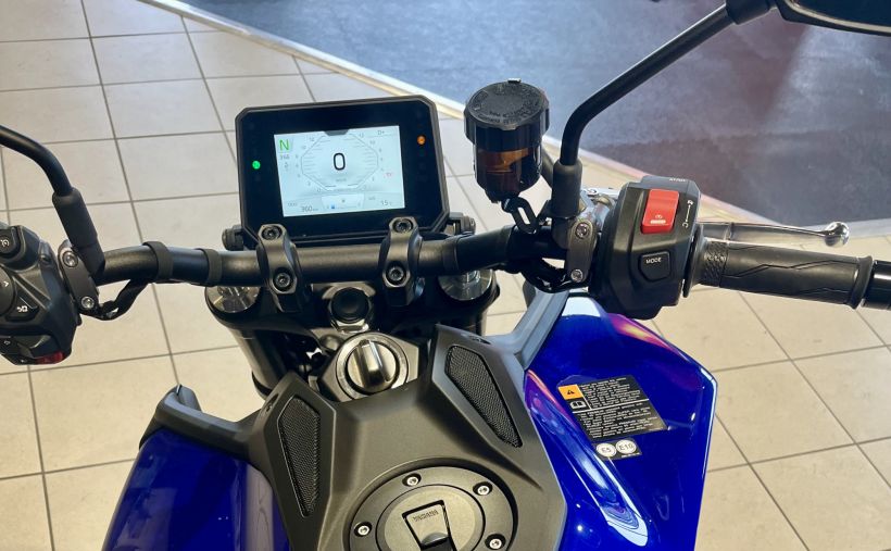 YAMAHA MT-09 Y-AMT 4