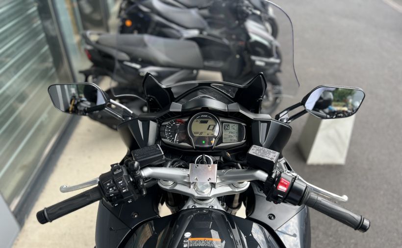 YAMAHA FJR 1300 AE 6