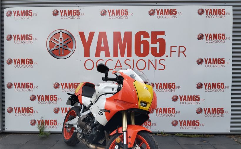 YAMAHA XSR 900 GP 1