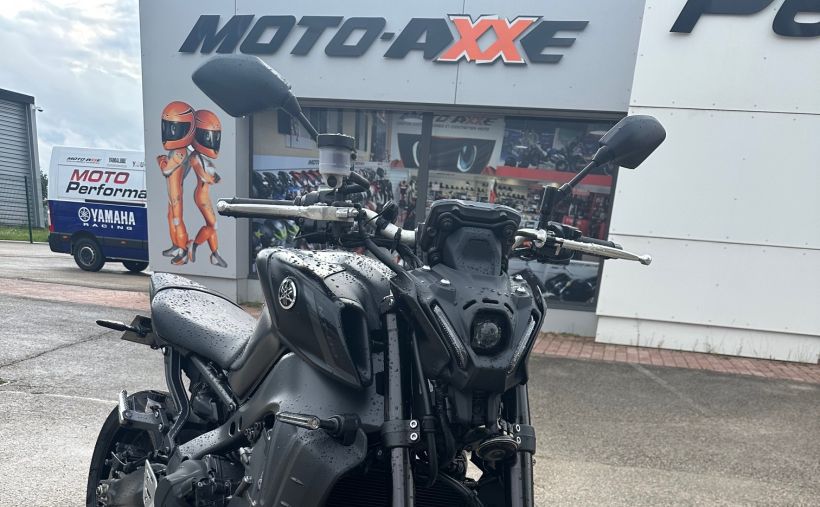 YAMAHA MT-09 1