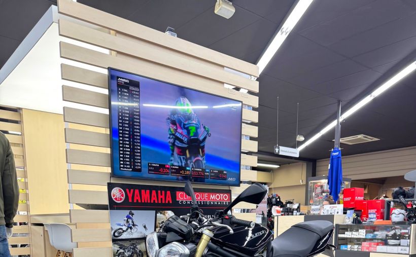 TRIUMPH STREET TRIPLE 675 3