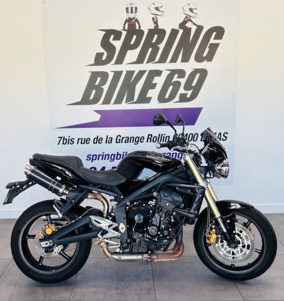 TRIUMPH STREET TRIPLE 675 8
