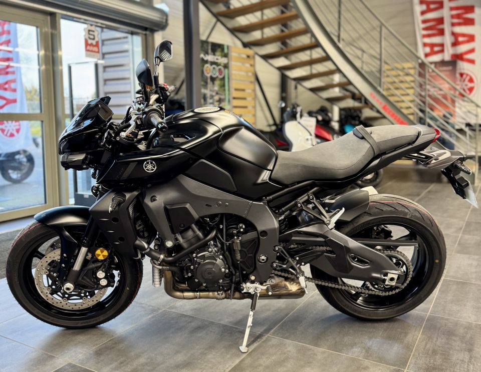 YAMAHA MT-10 8