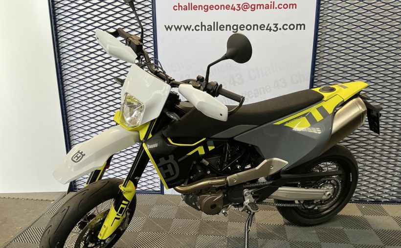 HUSQVARNA 701 SUPERMOTO 9