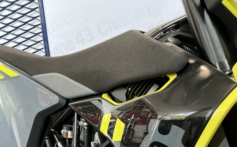 HUSQVARNA 701 SUPERMOTO 18