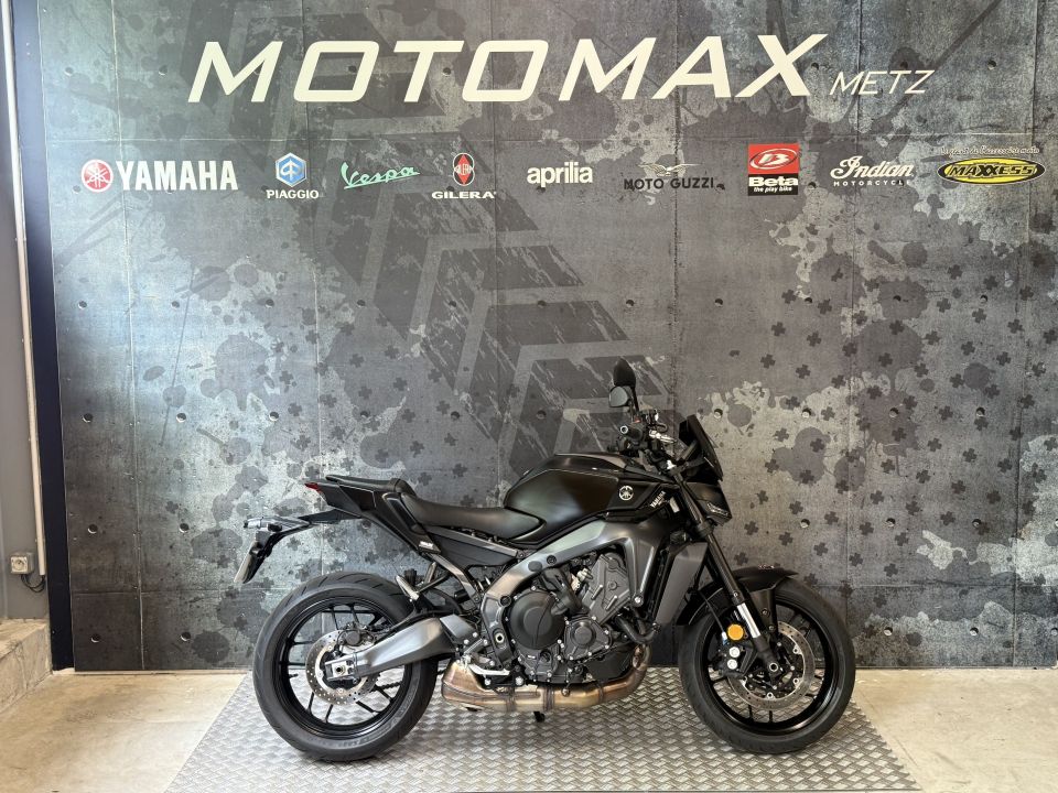 YAMAHA MT-09  Y-AMT 0