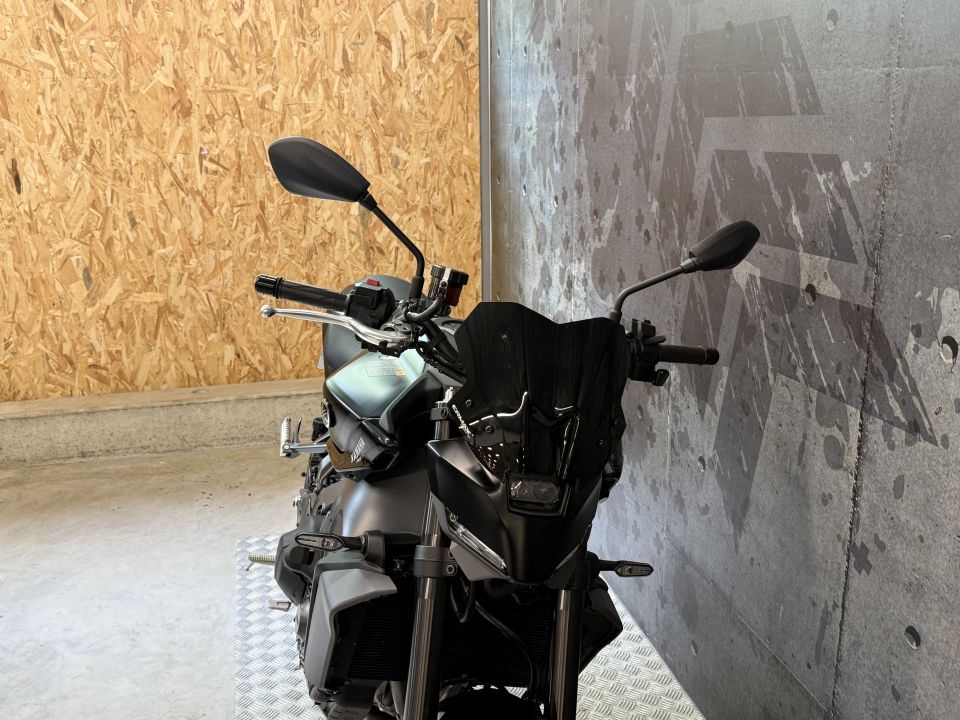 YAMAHA MT-09  Y-AMT 9