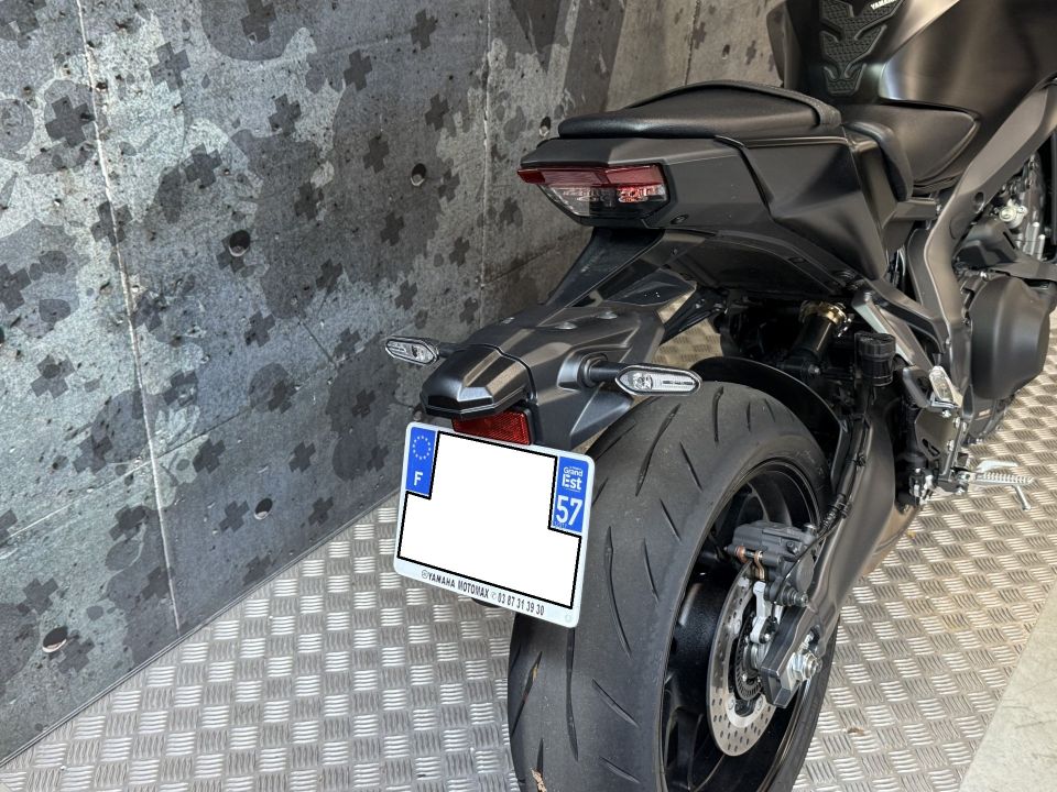 YAMAHA MT-09  Y-AMT 18