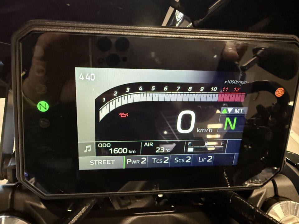 YAMAHA MT-09  Y-AMT 27