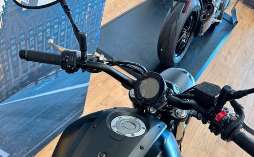 YAMAHA XSR 700 2
