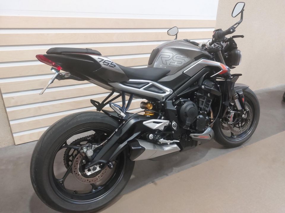 TRIUMPH STREET TRIPLE 765 RS 6