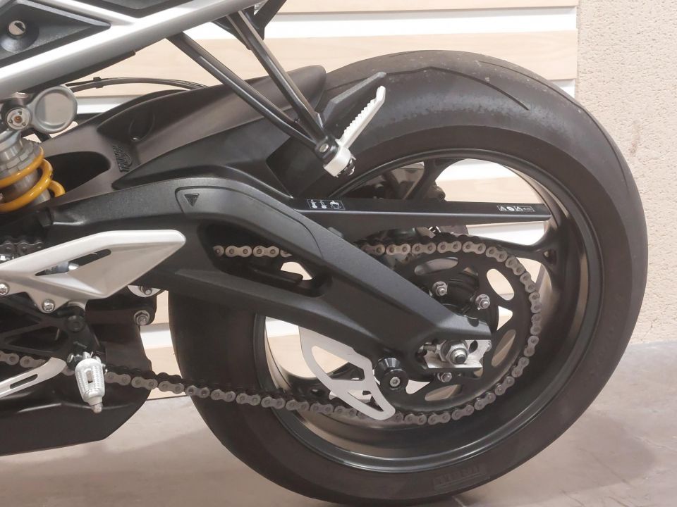 TRIUMPH STREET TRIPLE 765 RS 10