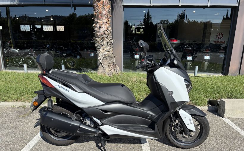 YAMAHA XMAX 300 0