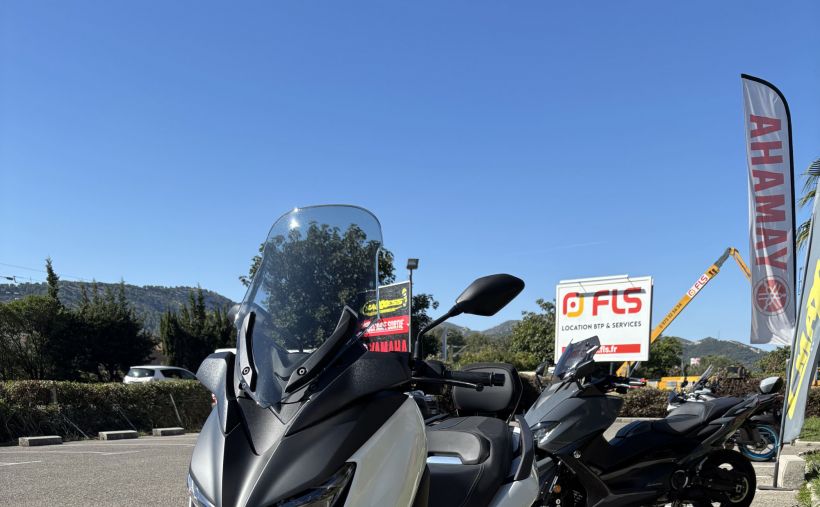 YAMAHA XMAX 300 2