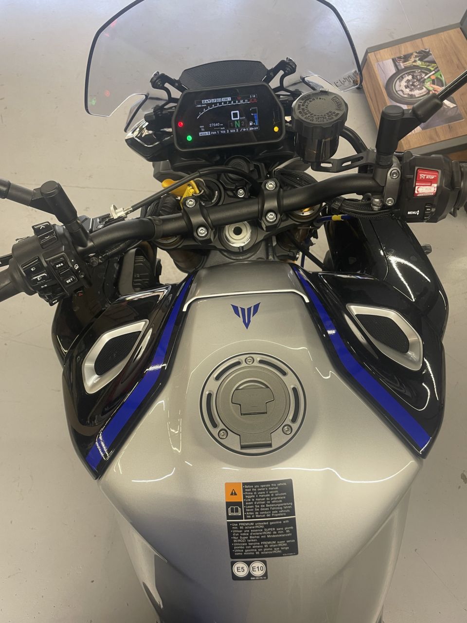 YAMAHA MT-10 SP 3