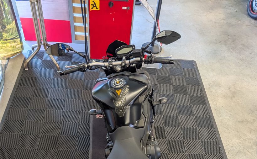 YAMAHA MT-09 4