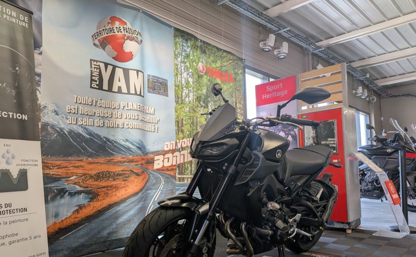 YAMAHA MT-09 6