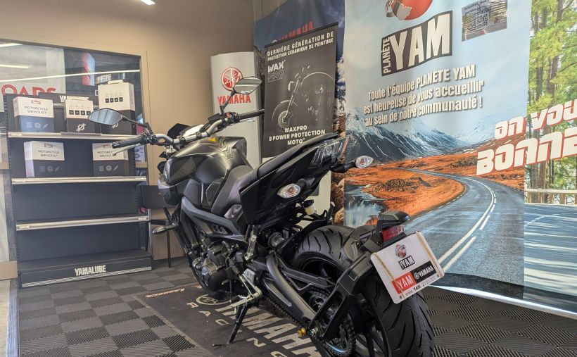 YAMAHA MT-09 7