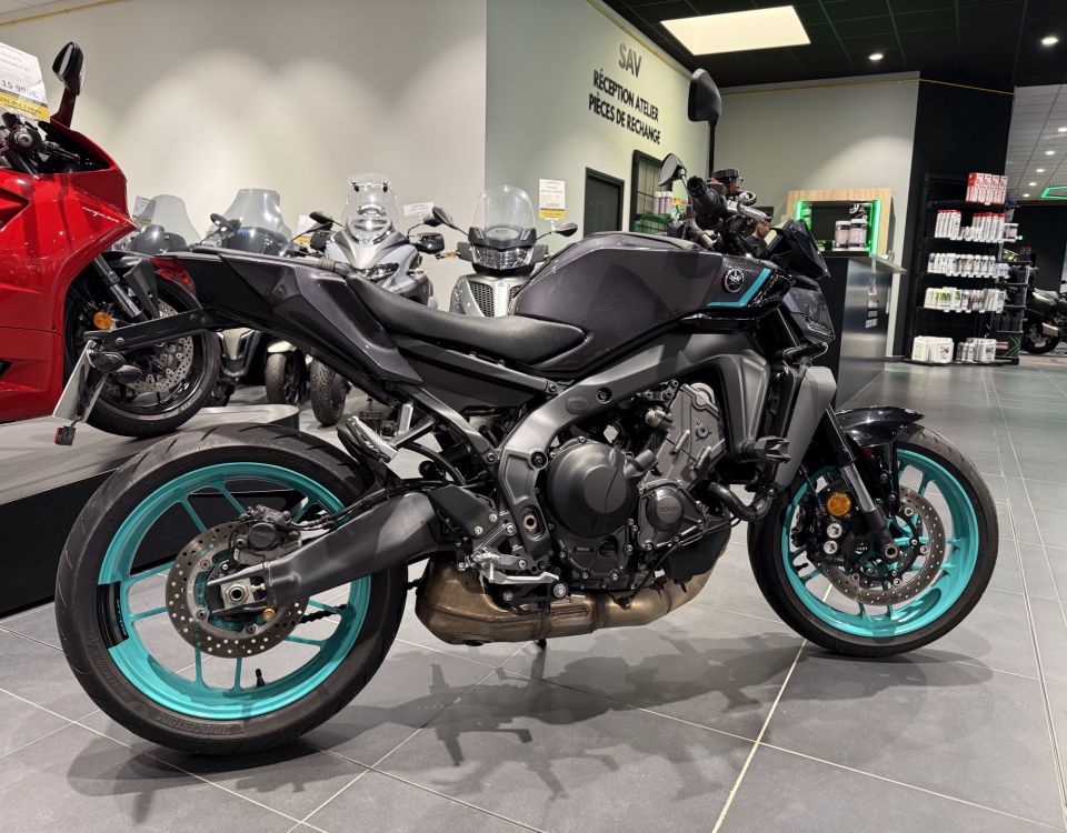 YAMAHA MT-09 5