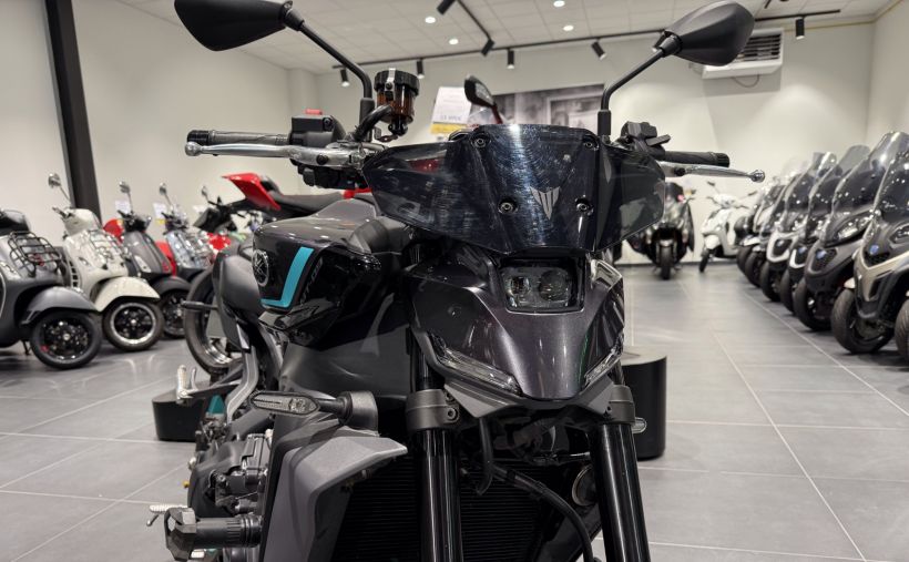 YAMAHA MT-09 4