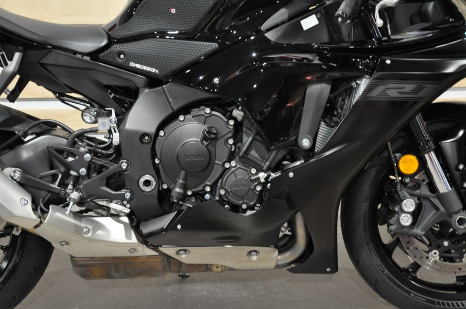 YAMAHA YZF 1000 R1 1