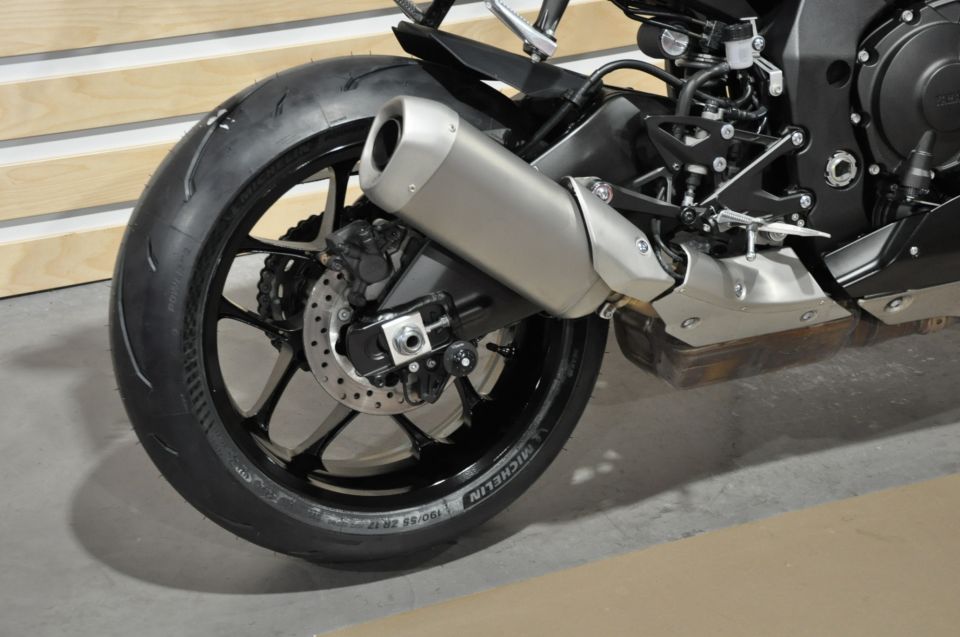 YAMAHA YZF 1000 R1 2