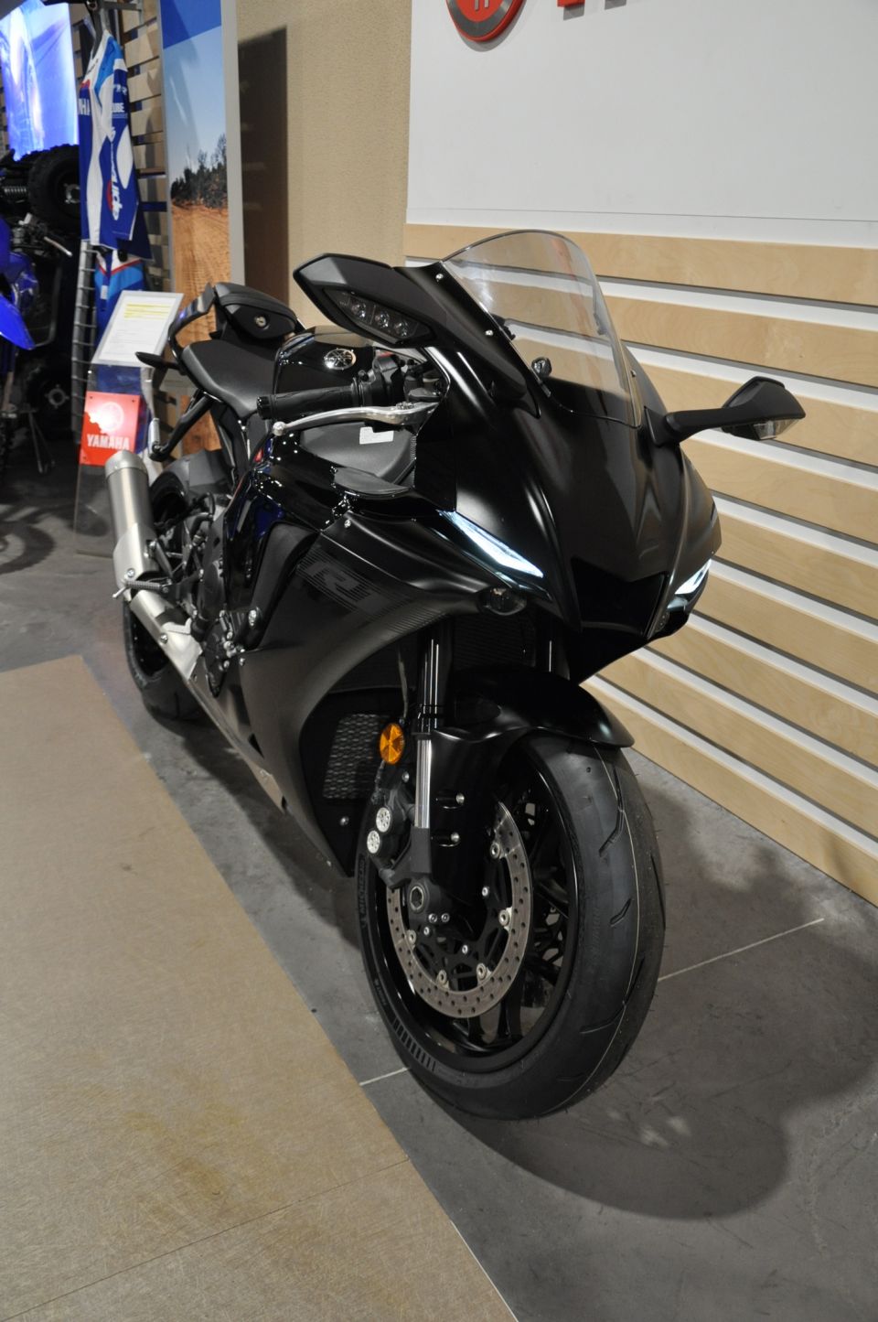 YAMAHA YZF 1000 R1 5