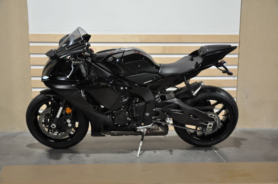 YAMAHA YZF 1000 R1 6