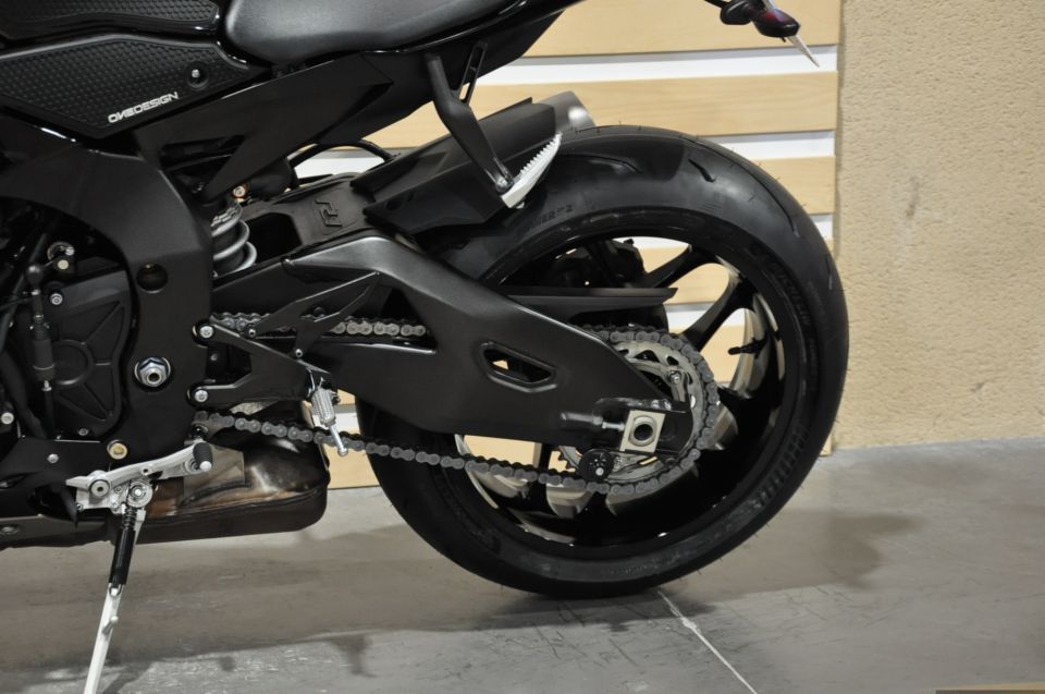 YAMAHA YZF 1000 R1 8