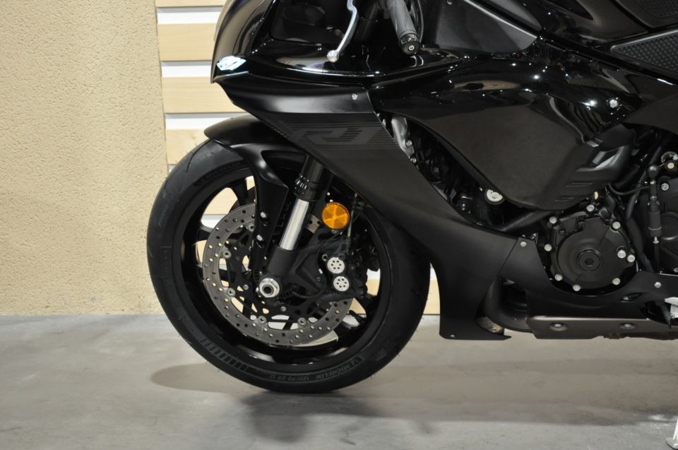 YAMAHA YZF 1000 R1 9