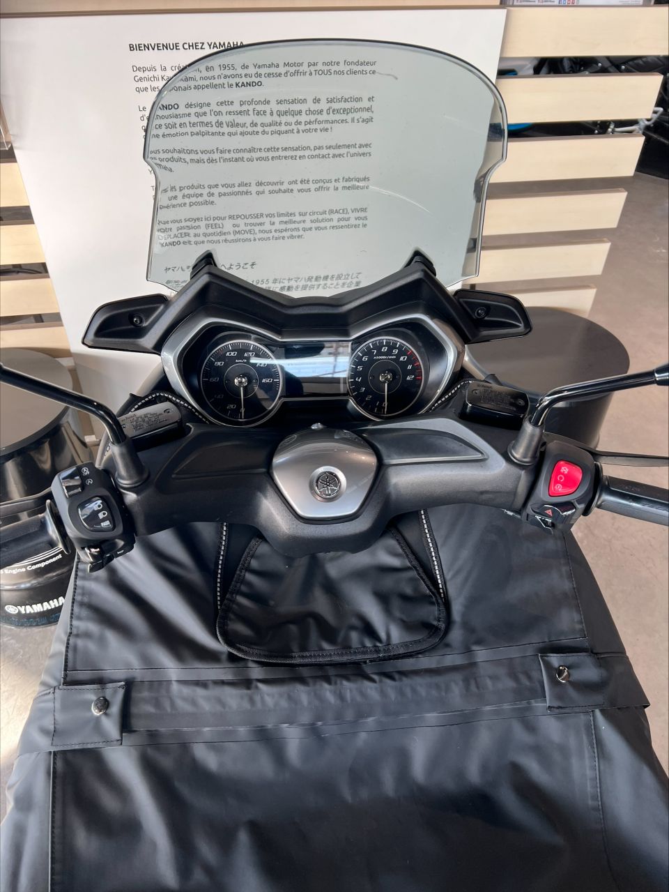 YAMAHA XMAX 125 TECH MAX 7