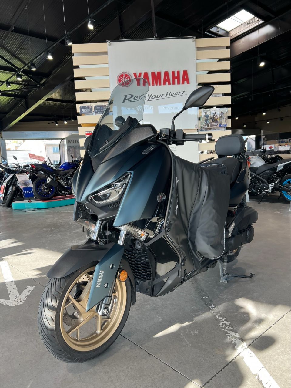 YAMAHA XMAX 125 TECH MAX 9