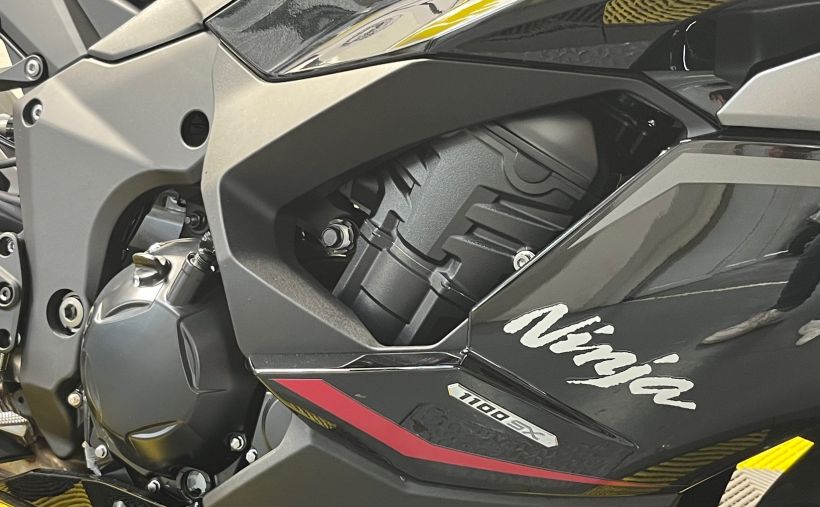KAWASAKI NINJA 1100 SX SE 3