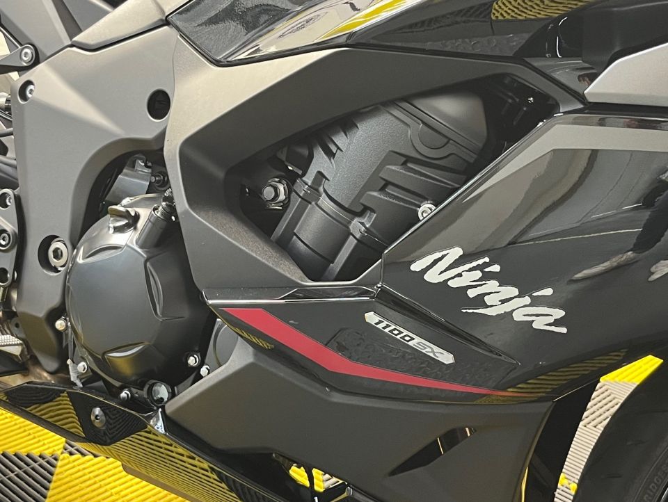 KAWASAKI NINJA 1100 SX SE 18