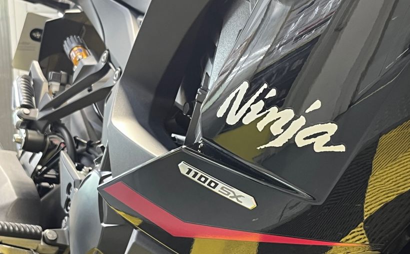 KAWASAKI NINJA 1100 SX SE 9