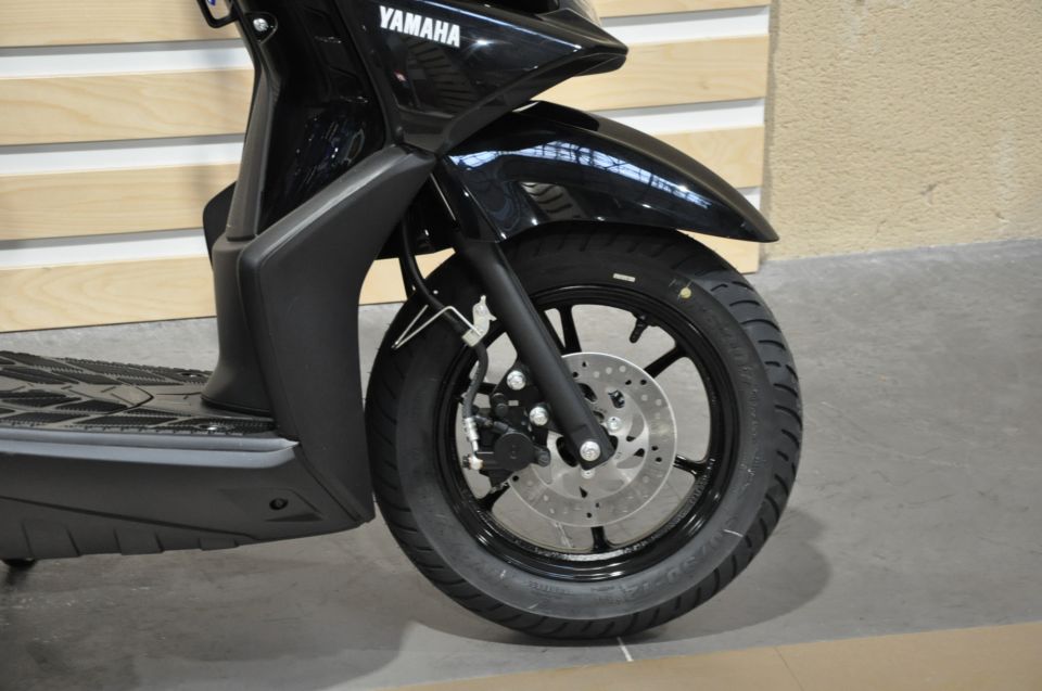 YAMAHA RayZR 125 1