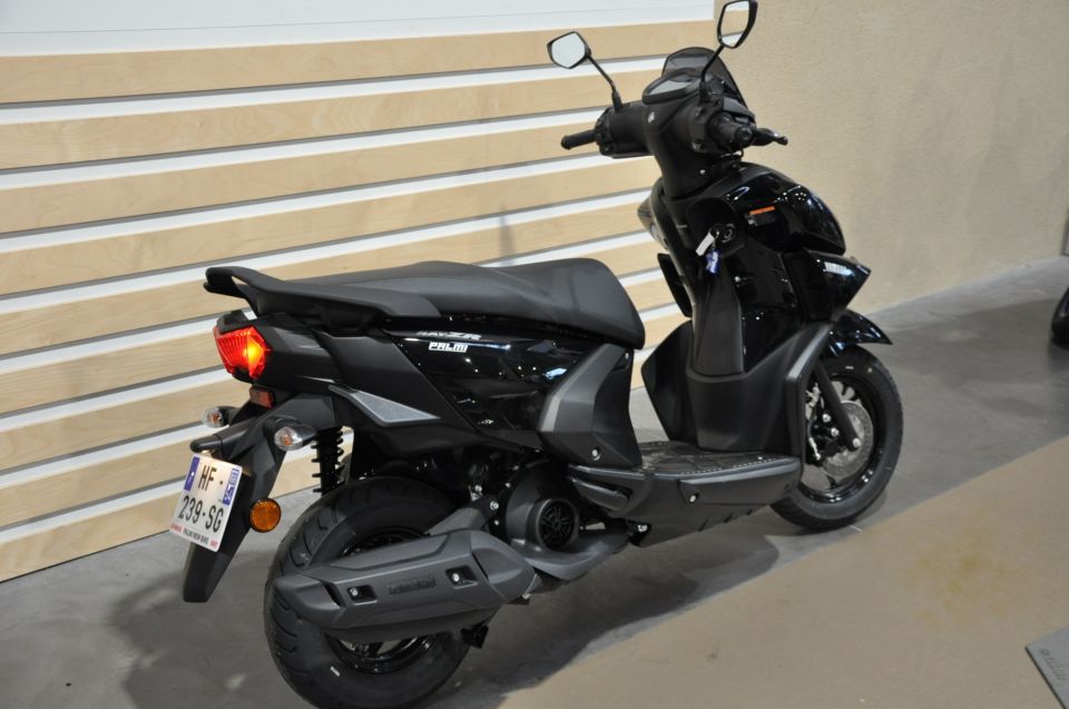 YAMAHA RayZR 125 3