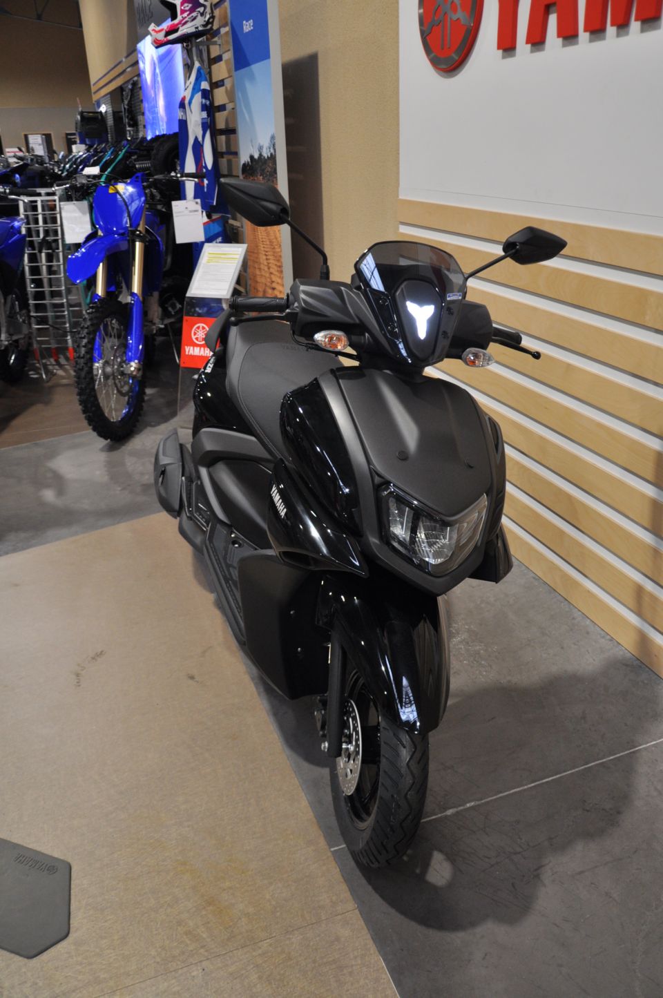YAMAHA RayZR 125 4